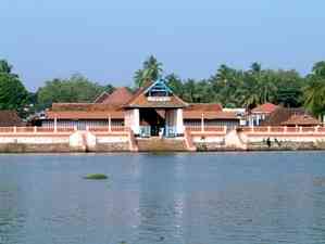 PM Modi prays at Thriprayar Sree Rama temple in Kerala