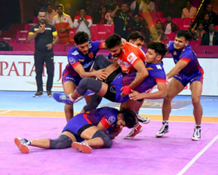 PKL: Gujarat Giants ride on Deepak Singh's high-5 to stall Dabang Delhi KC's winning run