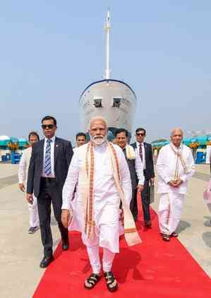 PM Modi slept on the floor at Govt Guest House in Kochi