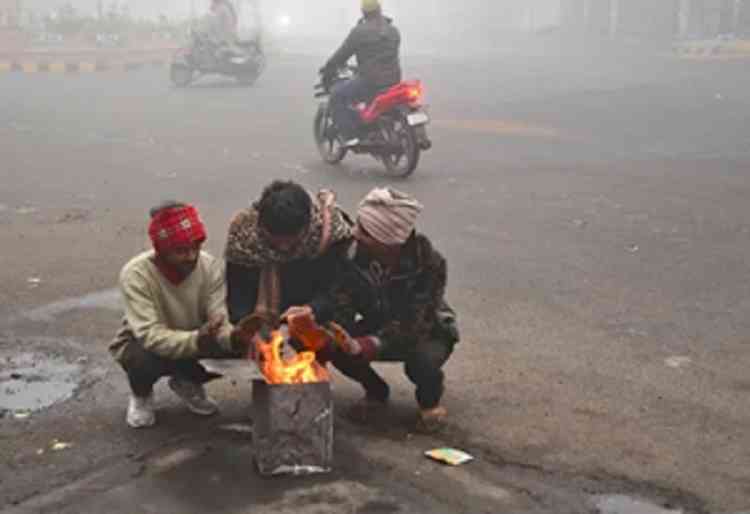 Delhi records minimum temp of 8.6 degrees, air quality remains 'very poor'
