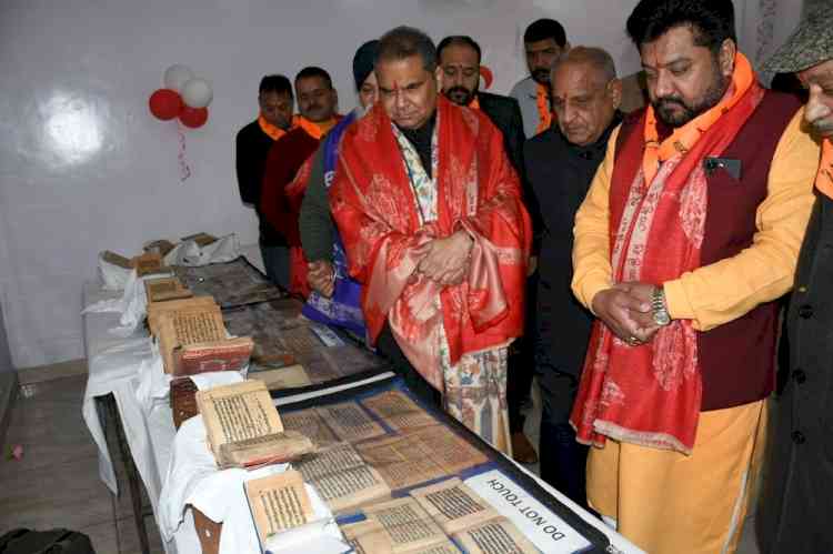 MP Arora witnesses 300 years old Ramayan, Hanuman Natak and Geeta written in Gurmukhi at Shree Geeta Mandir