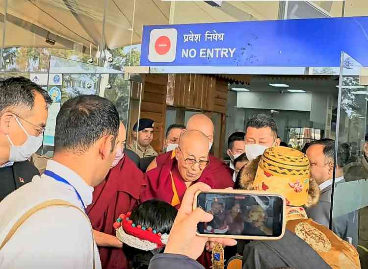 Dalai Lama returns to Dharamshala after Bodhgaya Sojourn