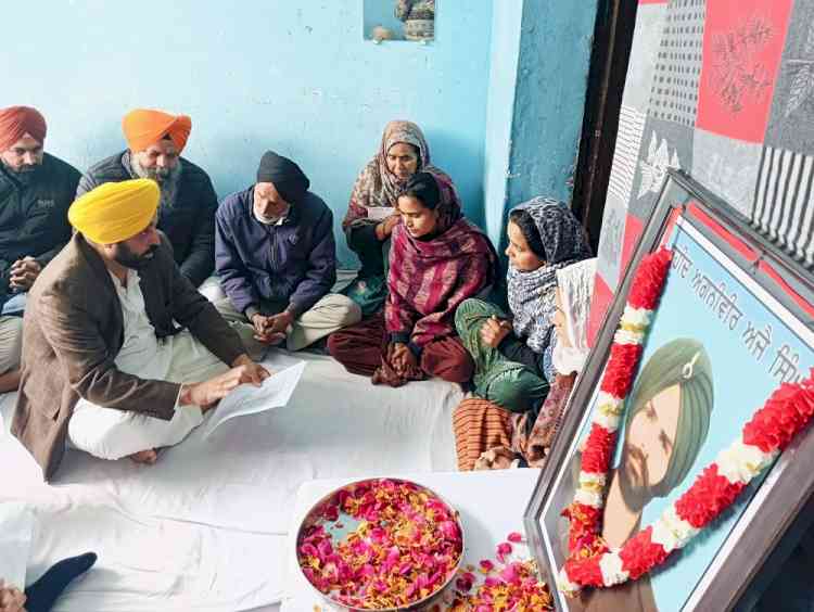 CM hands over a cheque worth Rs 1 crore of financial assistance to the family of Agniveer Jawan Martyr Ajay Kumar