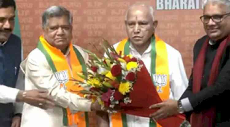 Siddaramaiah, Shivakumar slam Shettar for re-joining BJP
