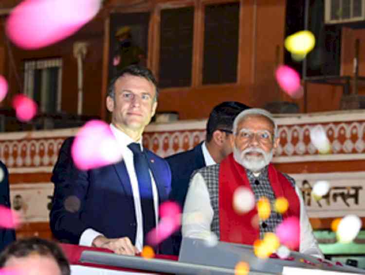 Modi-Macron hold roadshow, visit heritage sites in Jaipur