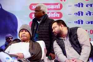 Lalu Prasad Yadav meets his party’s lieutenants in Patna