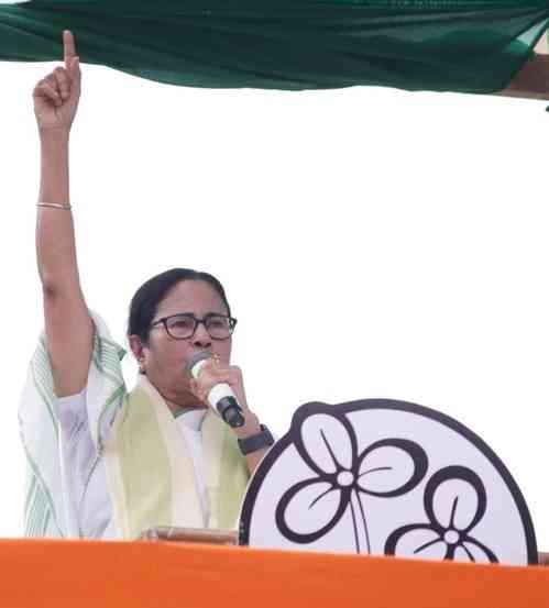 No one can dictate us which god to worship: Mamata 