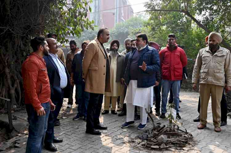 MLA Prashar, MC Commissioner conduct field inspection for expediting work to cover Shivaji nagar nullah, establish flood gate near Dhokka Mohalla  