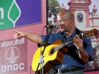 Acclaimed singer and former Trinamool MP Kabir Suman hospitalised
