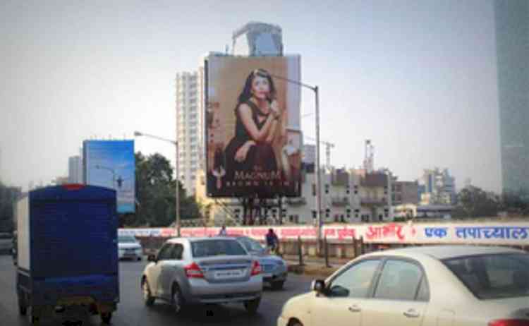 BMC bans illegal posters, hoardings, banners on all Mumbai roads