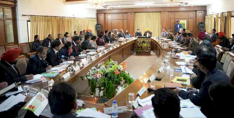 CM holds meeting with the DCs
