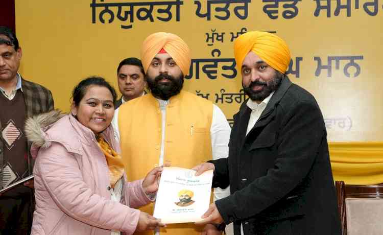 CM continues Mission ‘Employment’, hands over 518 job letters to youth