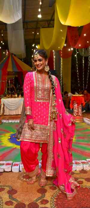 Tanisha Mehta adds personal touch to her traditional Punjabi attire 