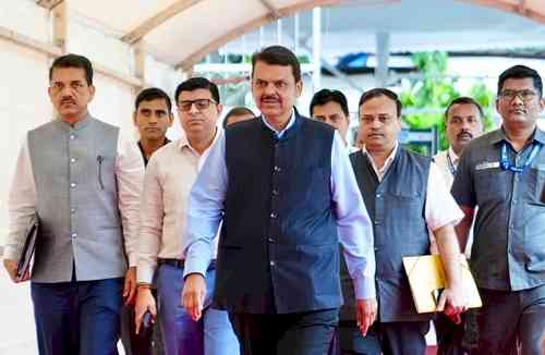 Shiv Sena ministers meet Fadnavis over BJP legislators' allegations against CM Shinde