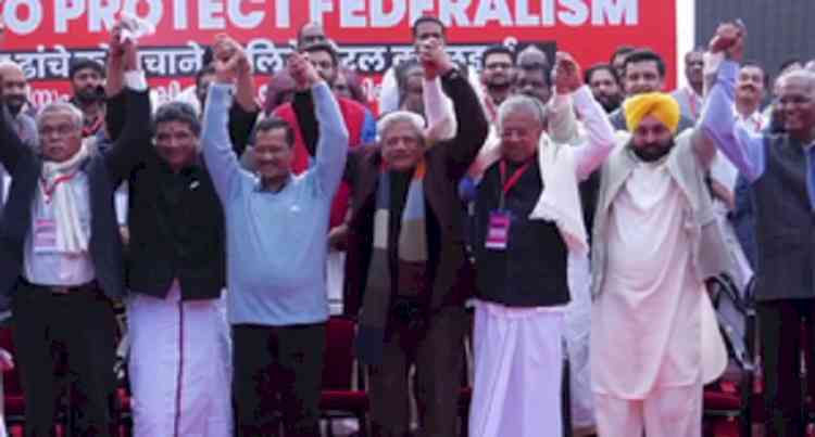 CM Vijayan leads protest against Centre at Jantar Mantar, Cong says 'misgovernance'