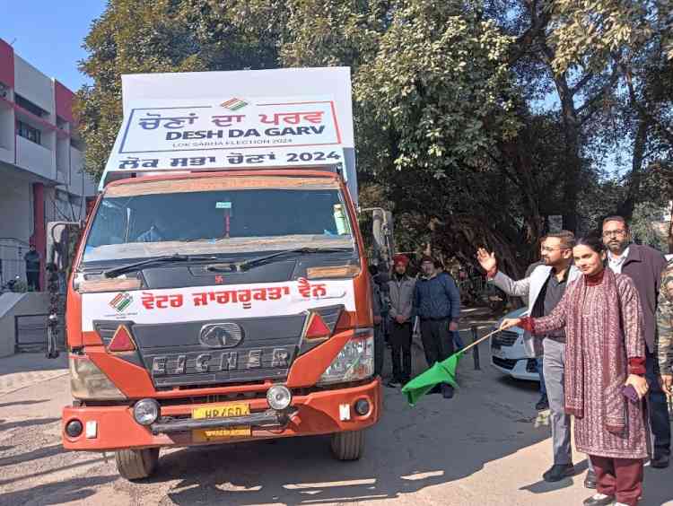 Lok Sabha-2024- DC flags off digital mobile vans to promote voting 