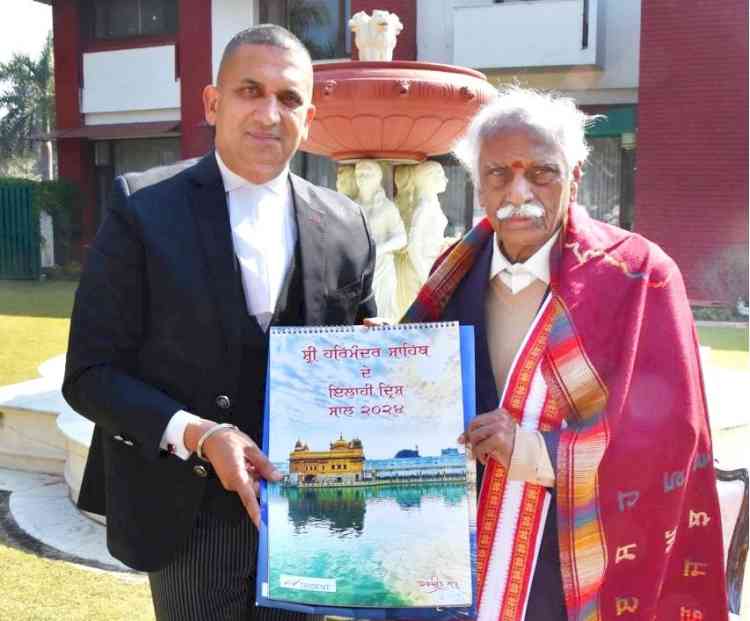 Haryana Governor Bandaru Dattatreya acknowledges pictorial work on “Divine Visuals of Sachkhand Sri Harmandir Sahib” as a sacred splendour 
