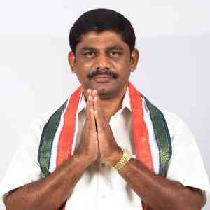 'Fulfill your dream & shoot me': K'taka Cong MP tells BJP leader