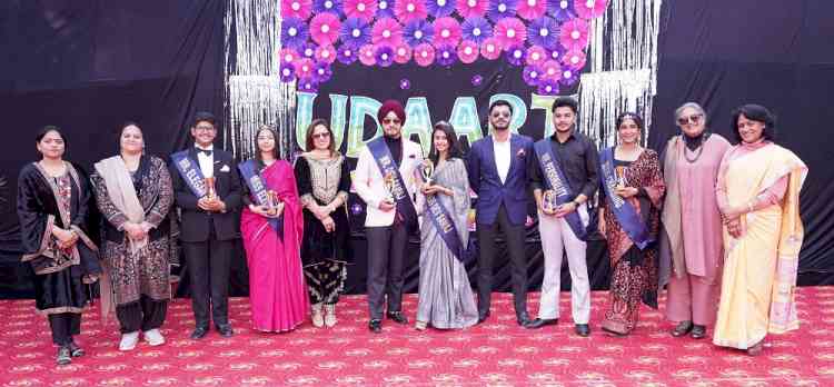 Dev Samaj School: Farewell function held 