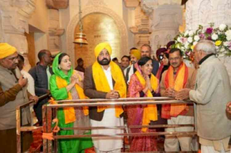 Kejriwal, Bhagwant Mann visit Ram Temple with family, offer prayers
