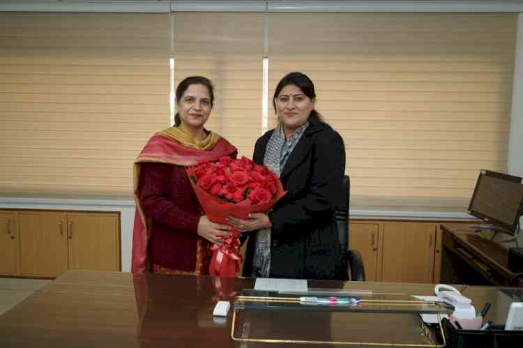 Prof (Dr.) Neeru Malik takes over as Principal of Dev Samaj College for Women 