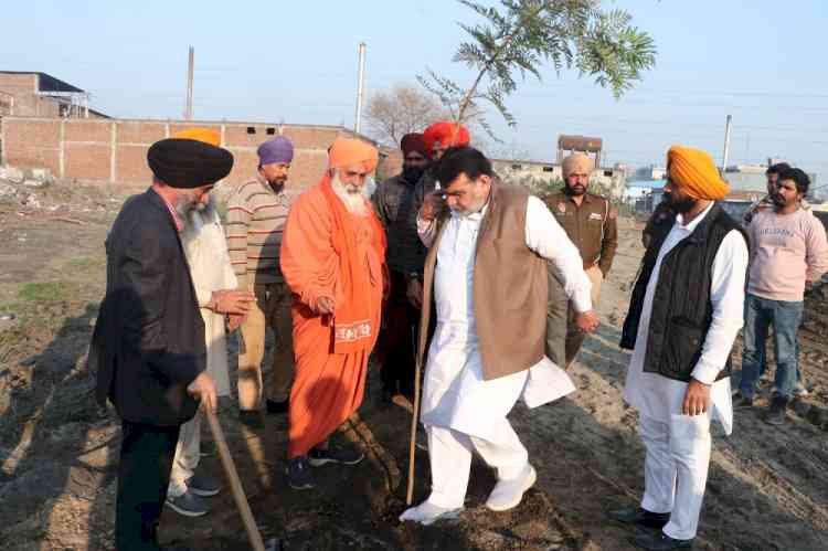 MP Seechewal, MLA Prashar and MLA Chhina plant trees on banks of 'Buddha Dariya' to mark 'Basant Panchami' 