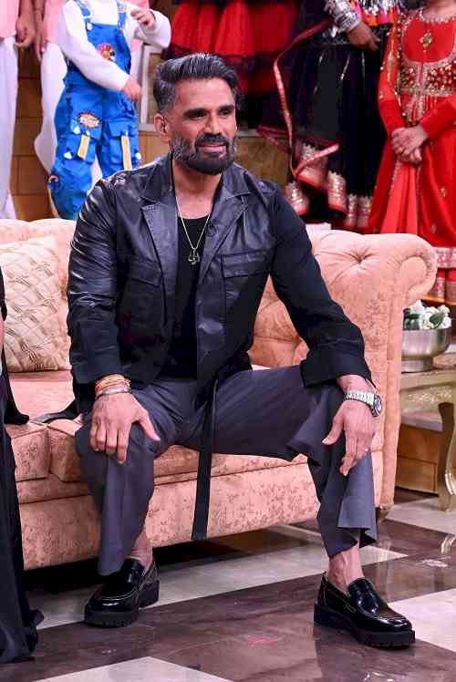 Suniel Shetty tears up and reminisces about hugging his father after watching contestants’ performance on COLORS’ ‘Dance Deewane’