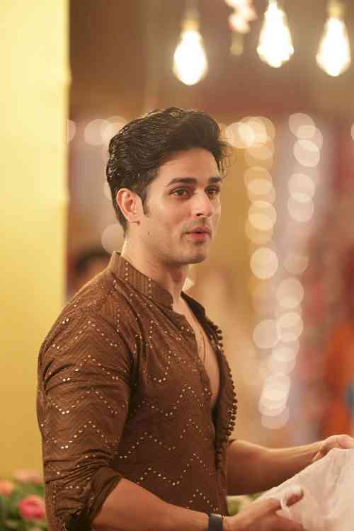 “Dhruv is a guy who is very carefree and he knows that he is the center of attraction”, says Priyank Sharma as he sheds light on his character from Amazon miniTV’s latest Dillogical