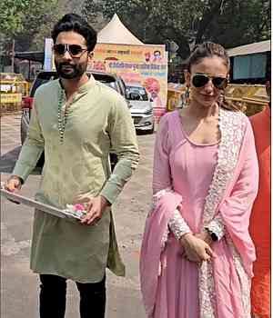 Rakul, Jackky seek blessings at Siddhivinayak temple ahead of wedding