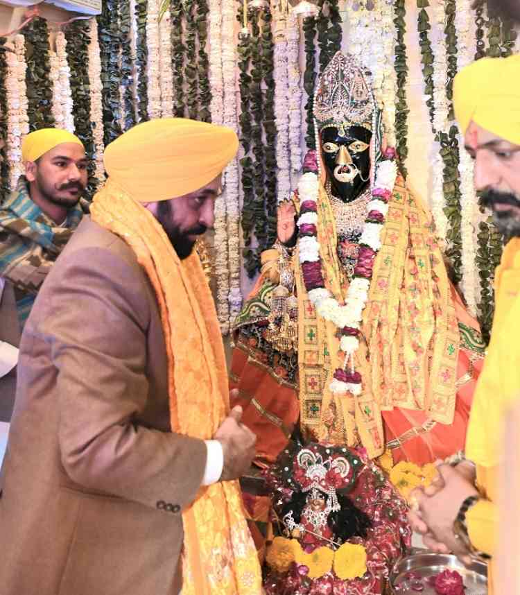 CM pays obeisance at Baglamukhi Dham Ludhiana 