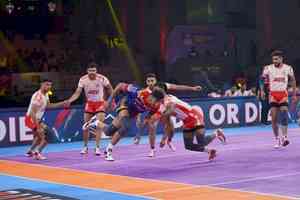 PKL 10: U.P. Yoddhas go down to Gujarat Giants in the reverse fixture