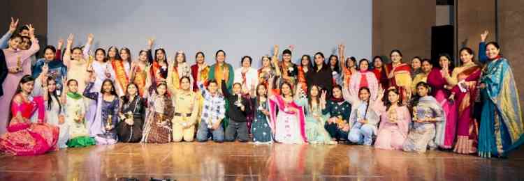 KMV Collegiate Sr. Sec. School organizes Star Achiever Award ceremony for the students