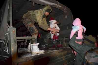 Srinagar-Leh highway closed due to heavy snowfall