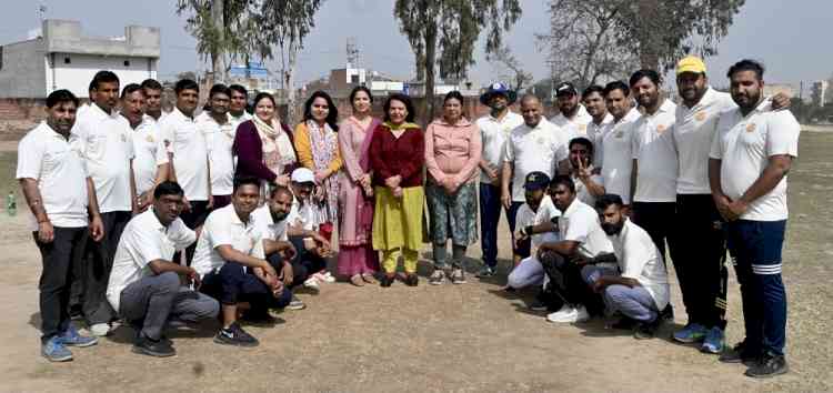 क्रिकेट मैच में 65 रन से शिक्षकों की टीम बनी विजेता