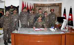 Lt Gen Suchindra Kumar takes over as Northern Army Commander