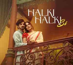 Munawar Faruqui, Hina Khan take viewers to vintage Kolkata in new poster of 'Halki Halki Si'