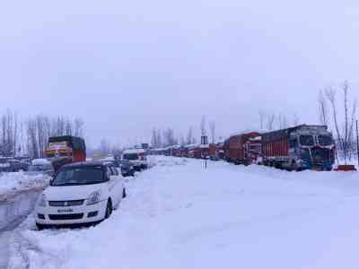 Kashmir highways closed due to heavy snowfall