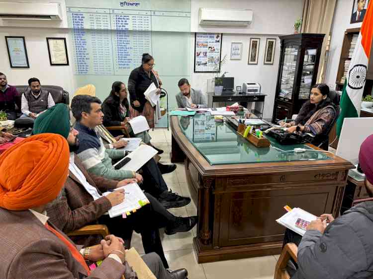DC reviews progress of development projects of district Ludhiana