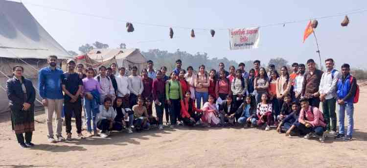हिंदू कॉलेज के विद्यार्थियों ने तिगड़ाना में हड़प्पाकालीन पुरातत्व स्थल का शैक्षणिक किया भ्रमण