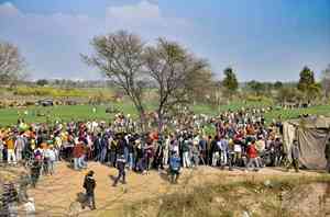 Protesting farmers suspend 'Delhi Chalo' protest till Friday