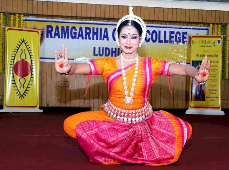 SPIC MACAY Ludhiana Chapter organised Odissi Recital by Vid. Sujata Mohapatra at Ramgarhia Girls College