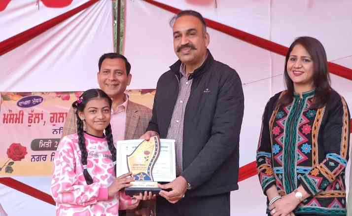 Erya Jain got First Prize in On spot Painting Competition at two-day 'Flower and Baby Show' at Nehru Rose Garden organised by Civic body  