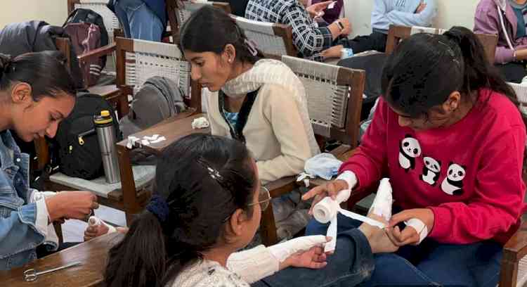 Workshop on ‘Taping Technique’ organised for BPT 4th year students of Lyallpur Khalsa College 