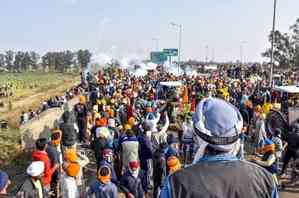 Kisan Congress takes out rally in Hyderabad in support of agitating farmers 