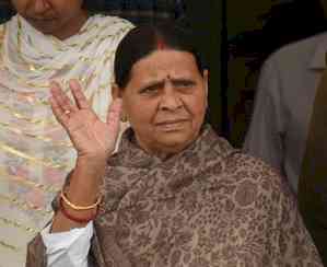 Rabri Devi slams rebel Mahagathbandhan MLAs who sold 'honour' for money