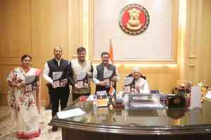 MP-PSC delegation presents 66th report to Governor Mangubhai Patel