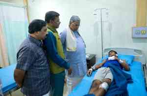 K’taka CM Siddaramaiah visits cafe blast victims in hospital, blames NIA, IB for intel failure