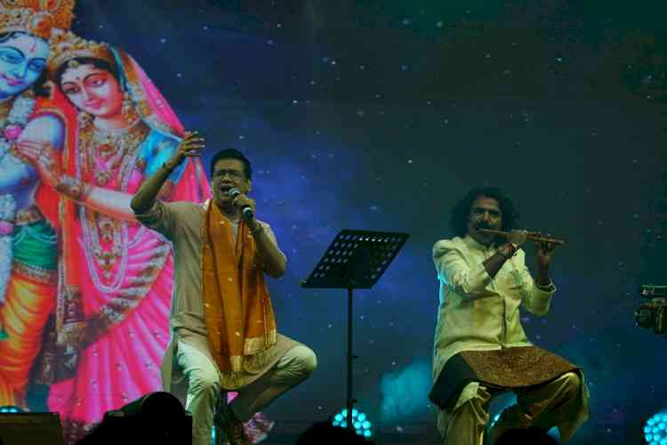 Singer Vijay Prakash and  Pravin Godkhindi, Hindustani flautist perform at Music for Meals by The Akshaya Patra Foundation