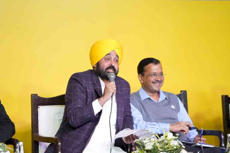 Bhagwant Mann and Arvind Kejriwal interacts with industrialists in Sarkaar Vapaar Milni at Ludhiana