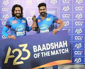 CCL: Riteish's Mumbai Heroes pull off thrilling 1-run win over Bhojpuri Dabanggs